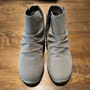 Women’s Skechers boots size 9.5
